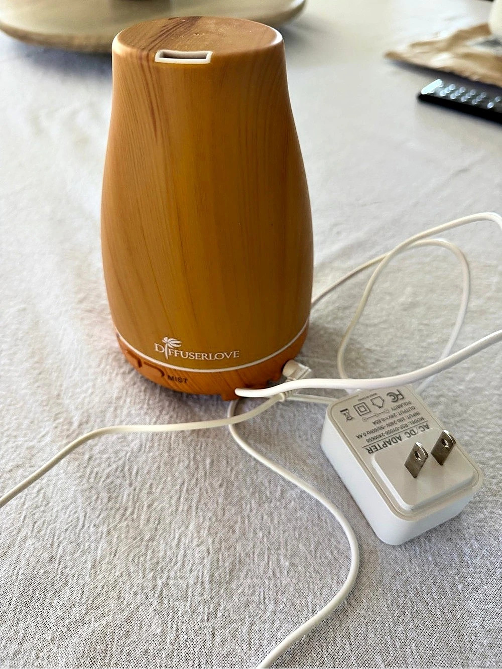 DEEPERSLOVE Wooden Essential Oil Diffuser with Adapter